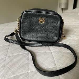 DONATING TODAY 7/18 IN 4HOUR:Michael Kors Pebbled Leather Fulton Small CrossBody